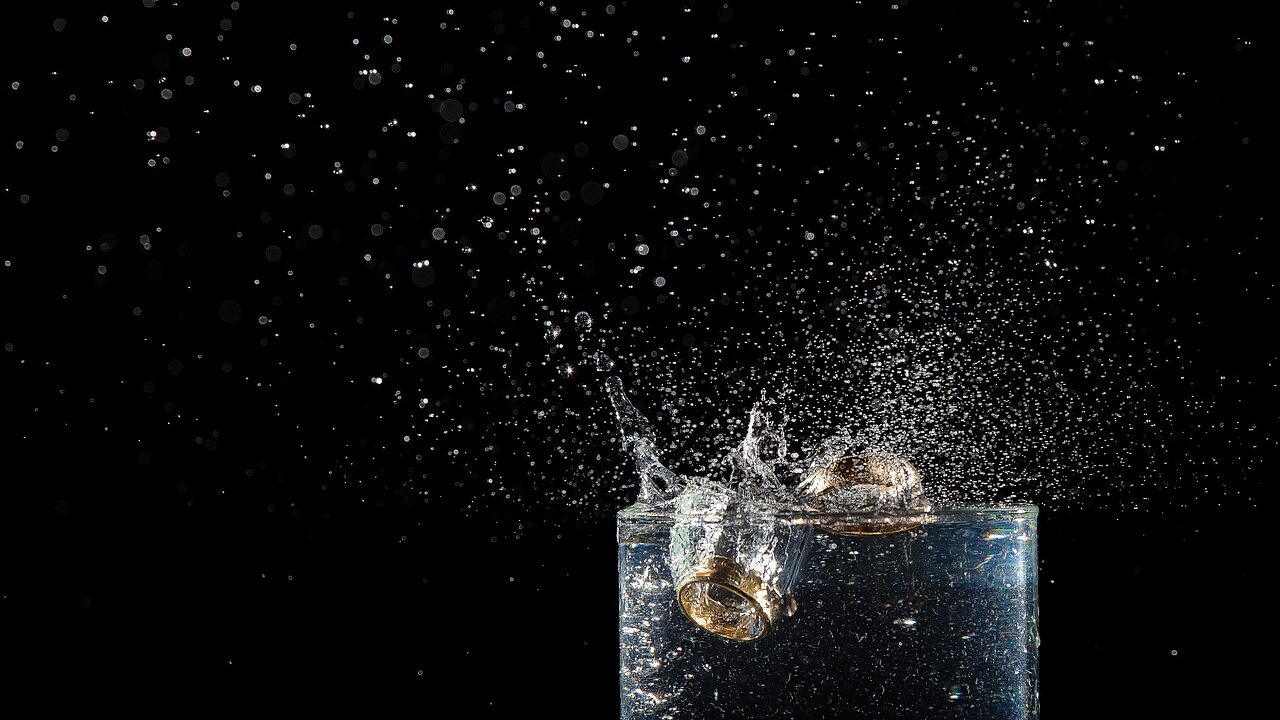 rings splash submerged marriage 1196145